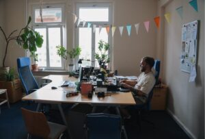 Engagiert hinter den Kulissen.